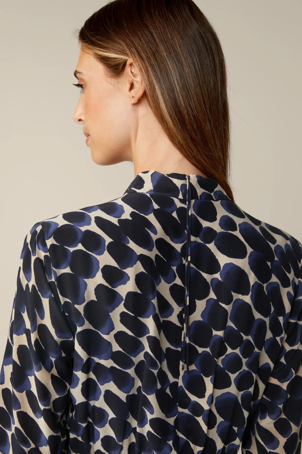 Viskose-Seidenmix-Wickel-Kleid In Navy-Beige Gemustert